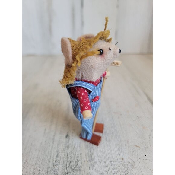 Farmer Mouse rate hat mini figure home decor spring - Picture 3 of 7
